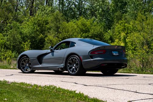 Photo 5 of 30 of 2014 Dodge SRT Viper Base